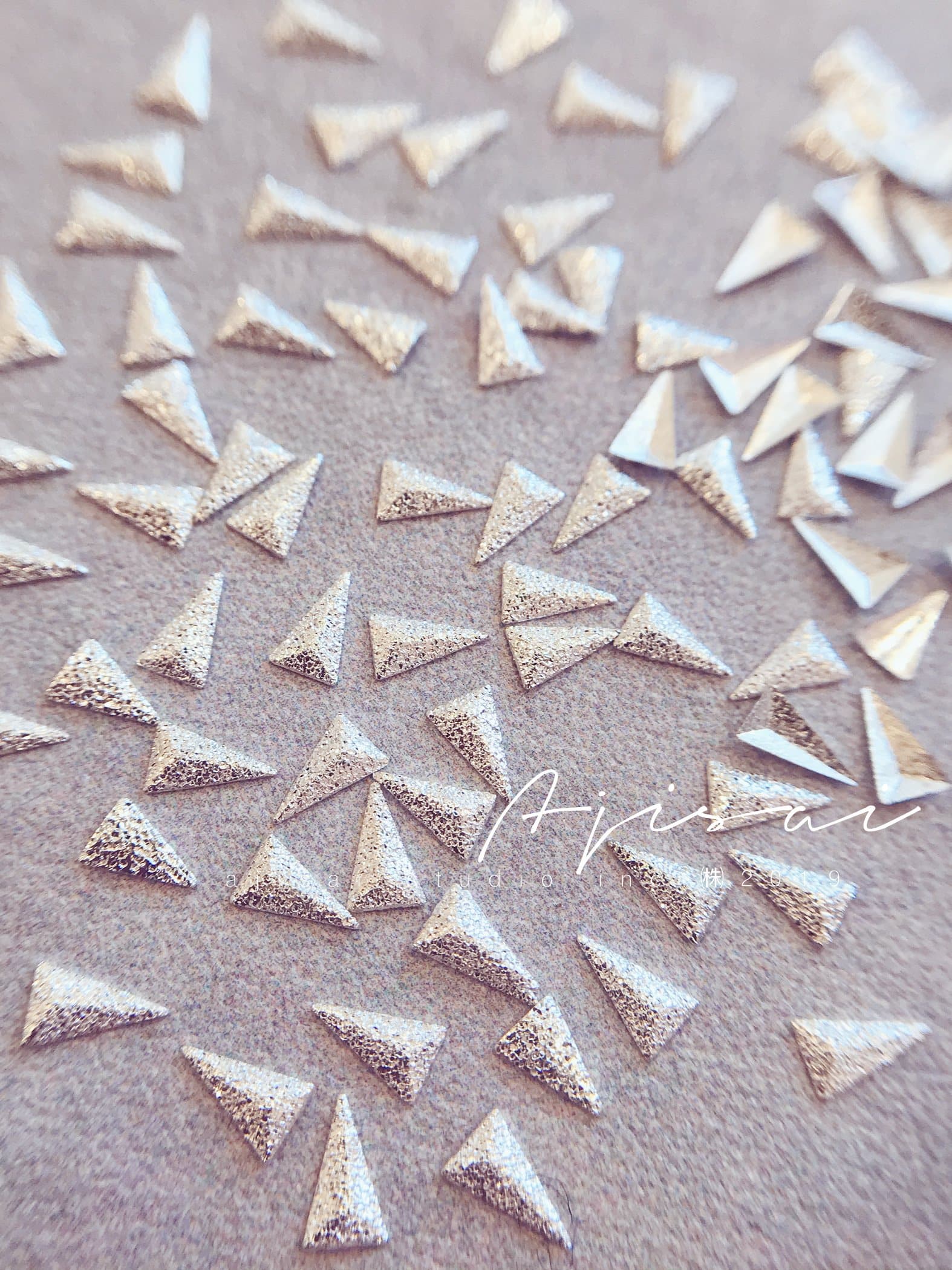 AJISAI Matte Triangle Metal Rivet