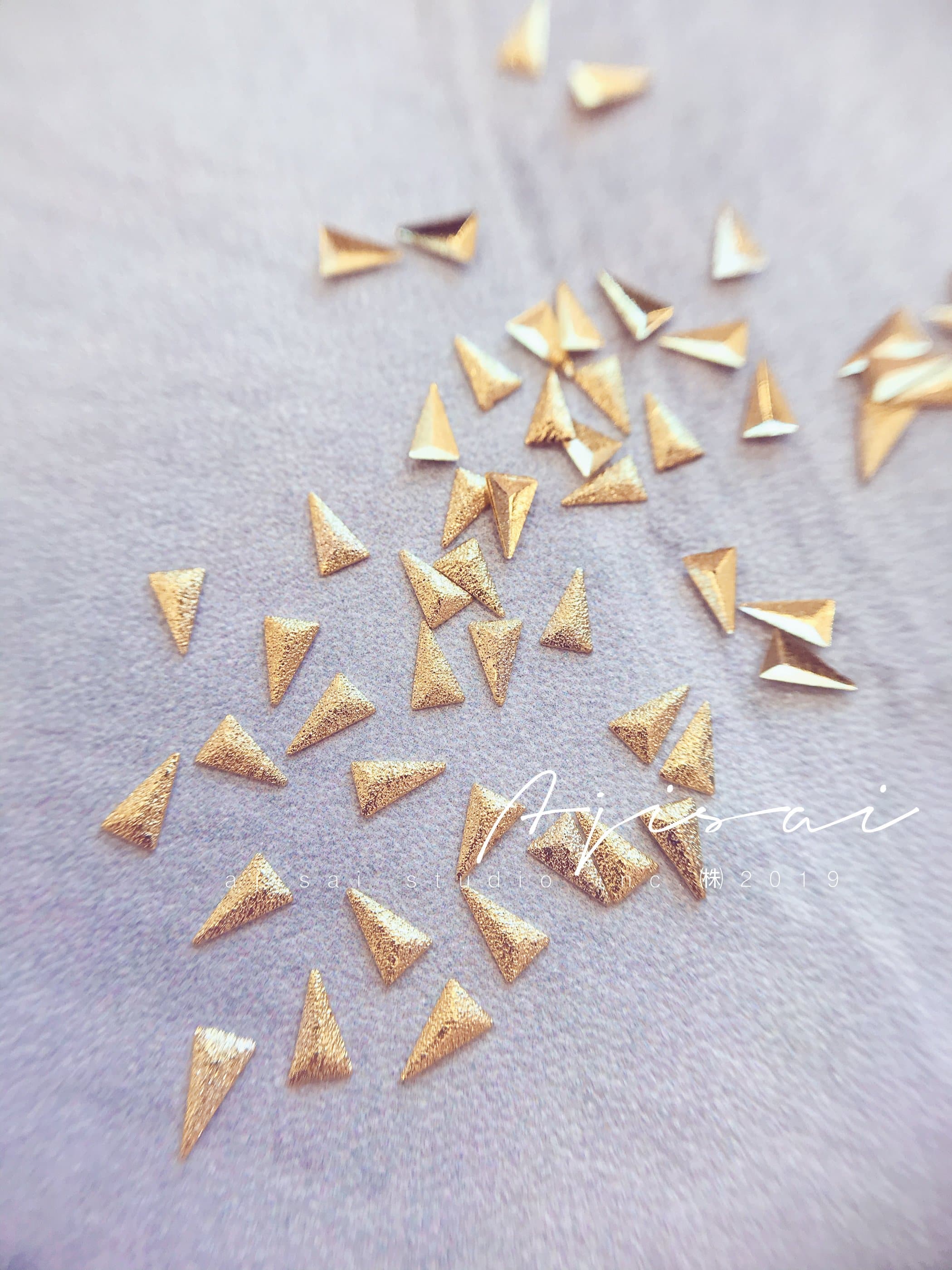 AJISAI Matte Triangle Metal Rivet