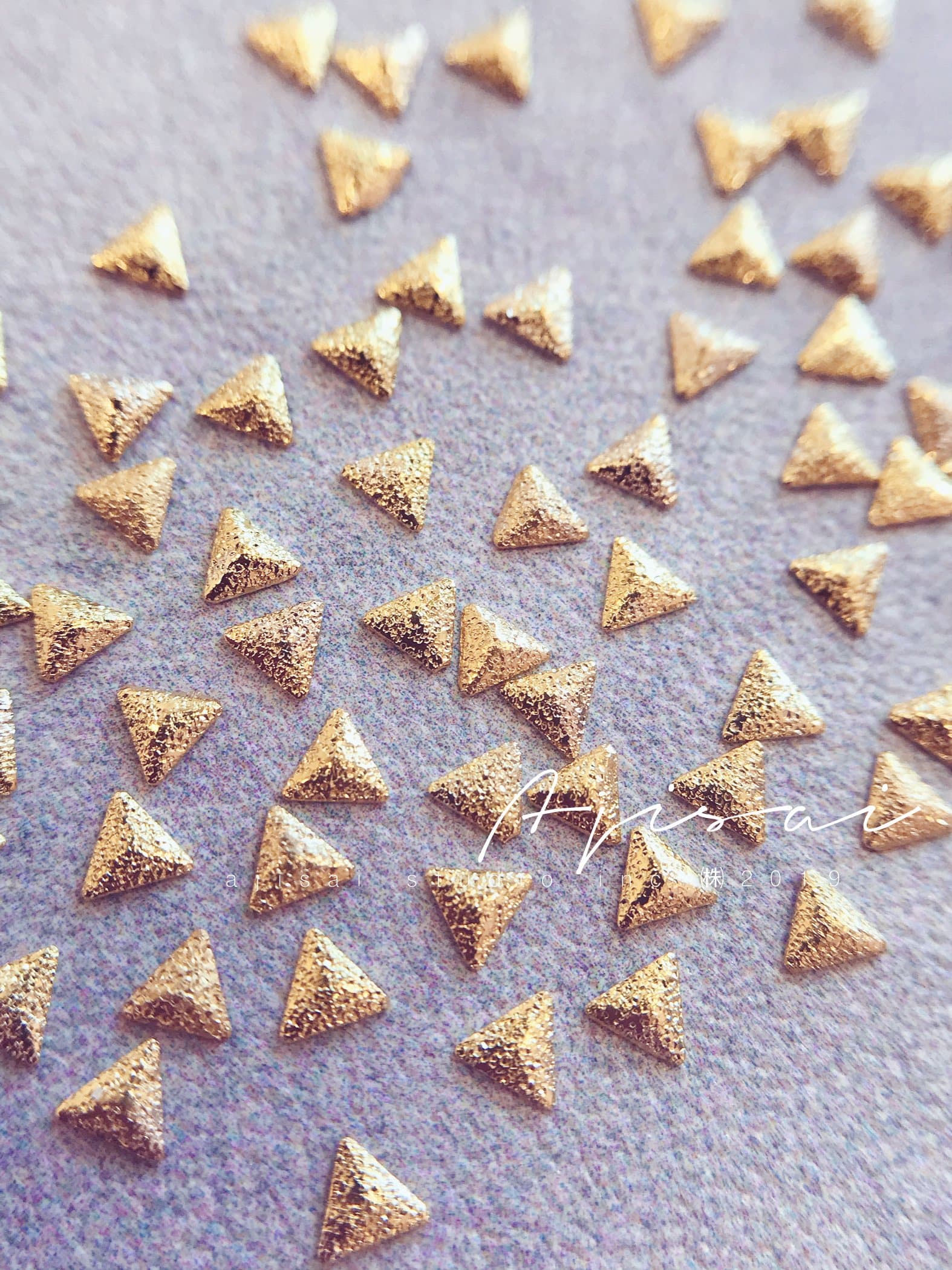 AJISAI Matte Regular Triangle Metal Rivet